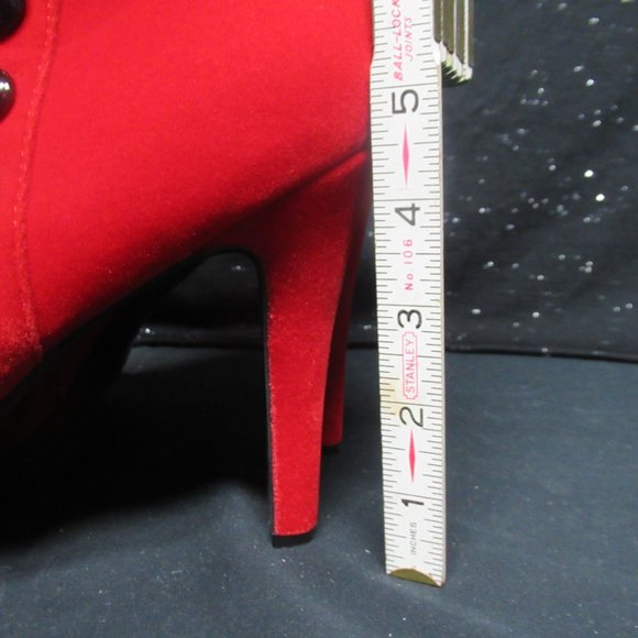 Red Velvety-Feel Stilletto Boots Size 41 (U.S. 8.5-9) - Picture 3 of 9